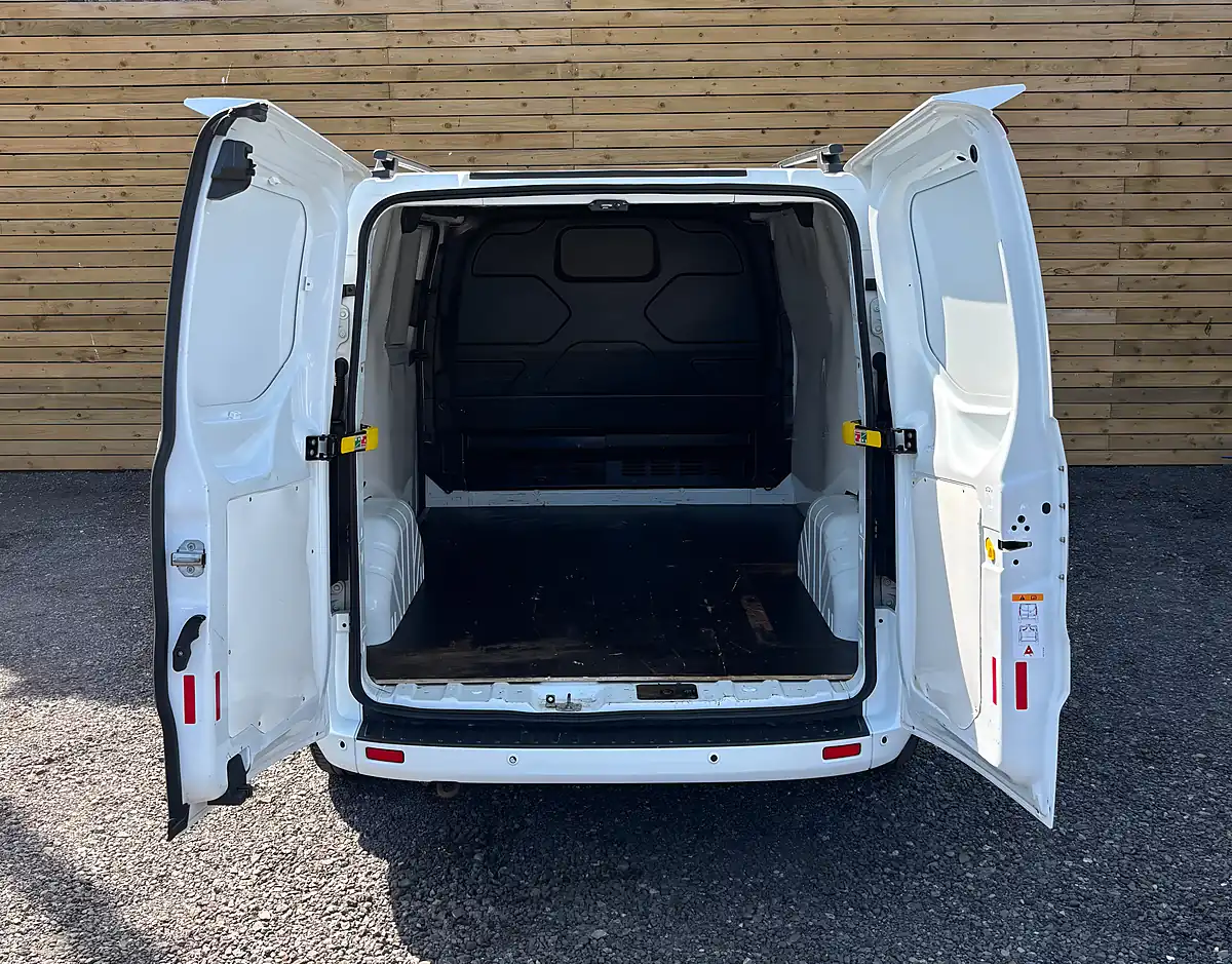 Used 2017 Ford Transit Custom Trend White - Interior and Exterior details 18