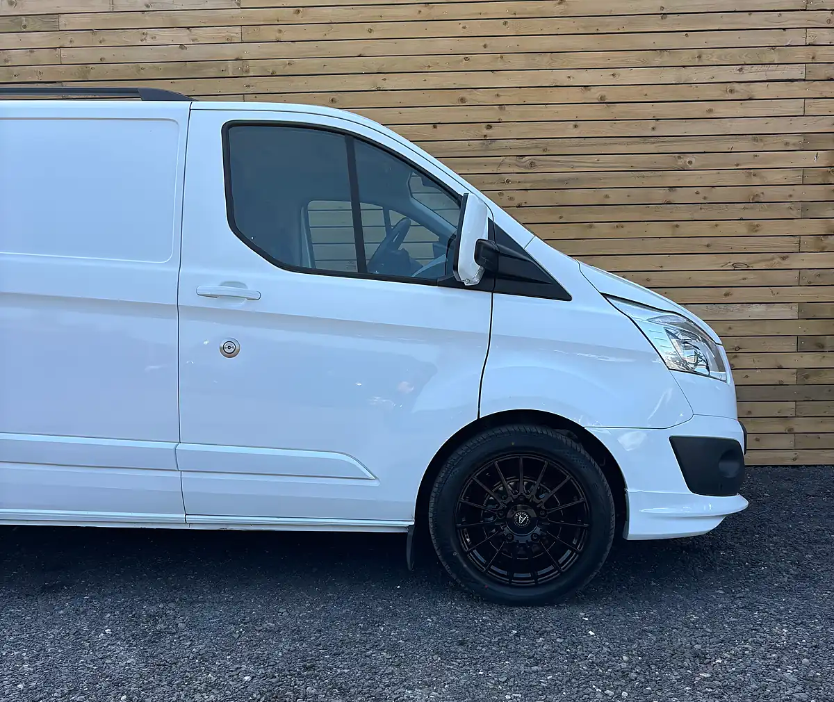 Used 2017 Ford Transit Custom Trend White - Interior and Exterior details 3