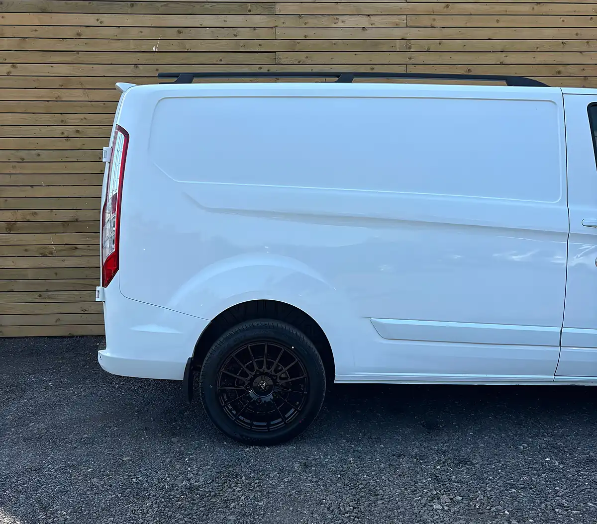 Used 2017 Ford Transit Custom Trend White - Interior and Exterior details 4