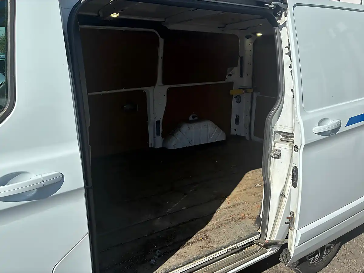 Used 2017 Ford Transit Custom Trend White - Interior and Exterior details 13