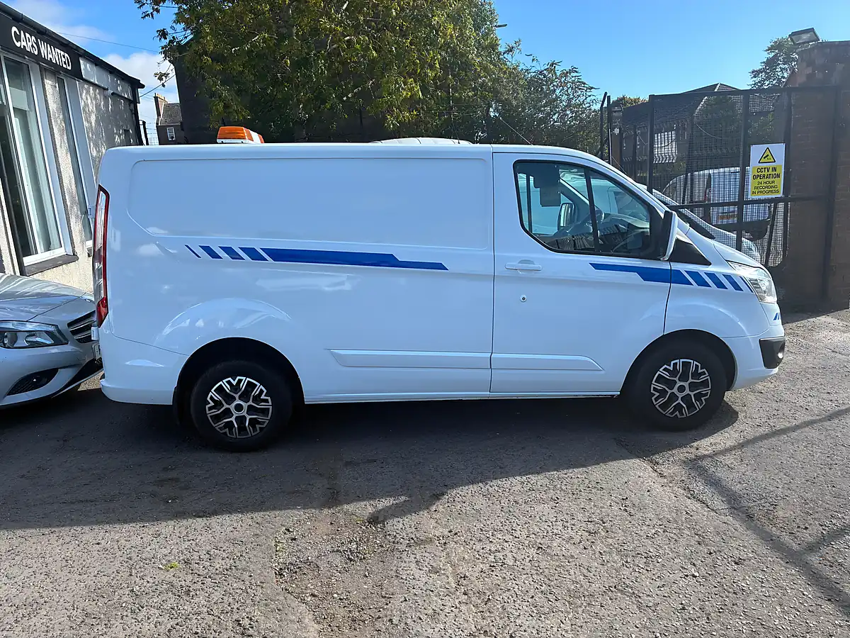 Used 2017 Ford Transit Custom Trend White - Interior and Exterior details 2