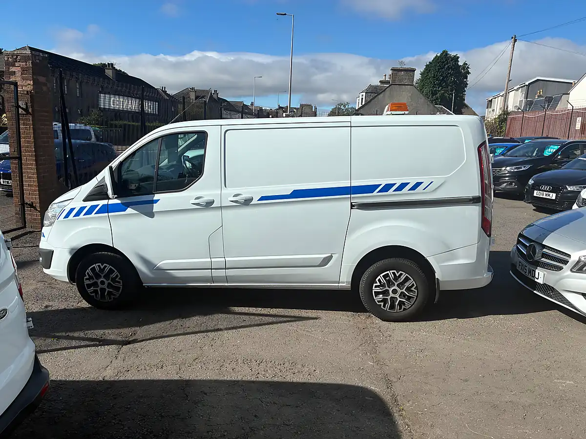 Used 2017 Ford Transit Custom Trend White - Interior and Exterior details 6