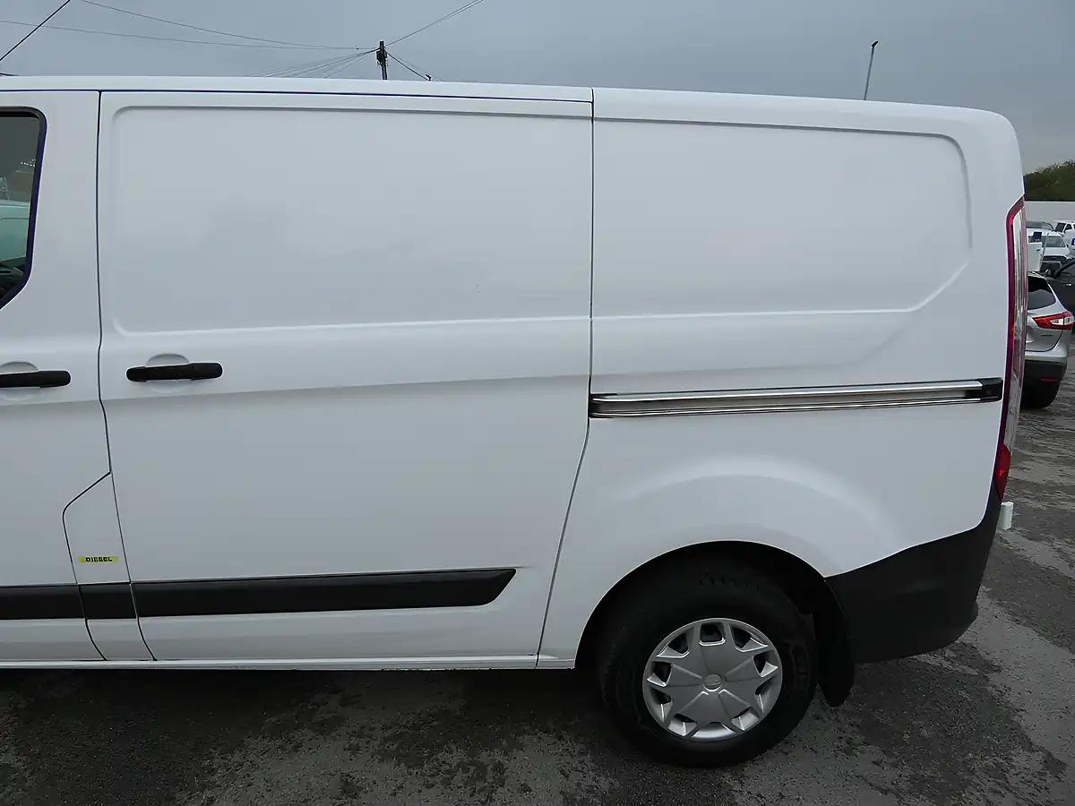 Used 2017 Ford Transit Custom Trend White - Interior and Exterior details 13