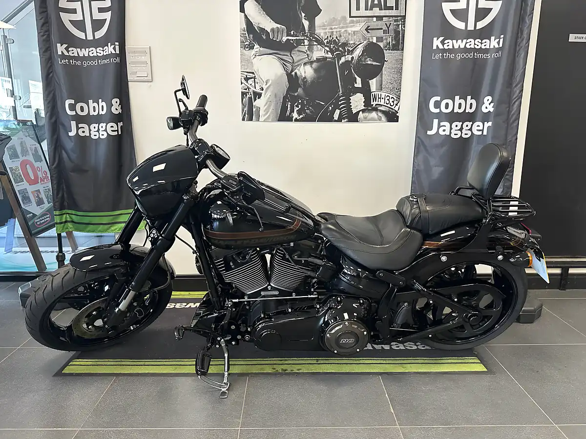Used 2017 Harley-Davidson Cvo Fxsbe Breakout Breakout Black - Interior and Exterior details 13
