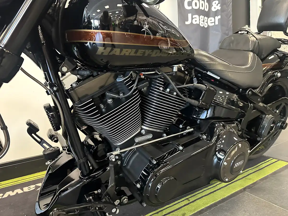 Used 2017 Harley-Davidson Cvo Fxsbe Breakout Breakout Black - Interior and Exterior details 16