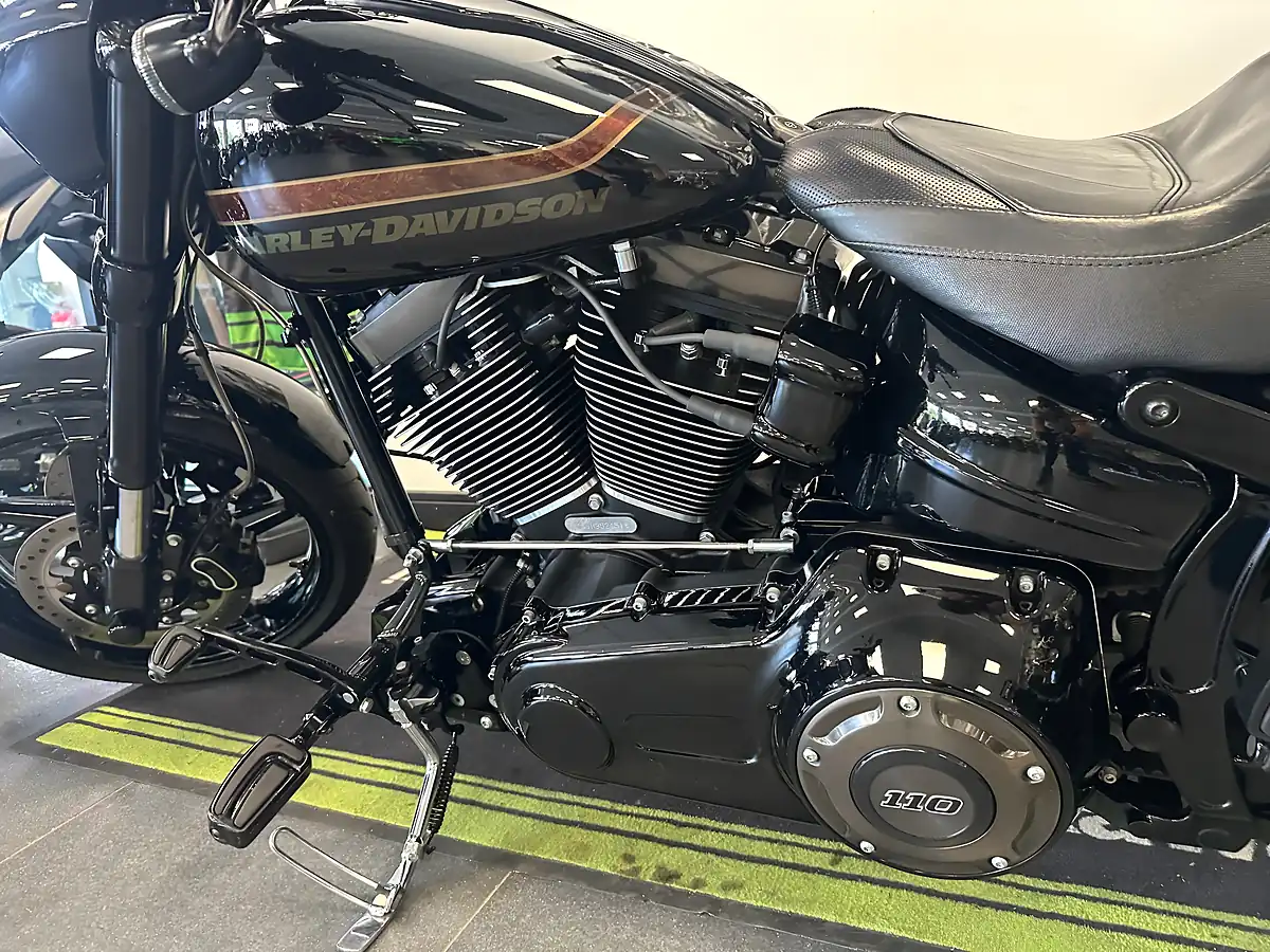 Used 2017 Harley-Davidson Cvo Fxsbe Breakout Breakout Black - Interior and Exterior details 17