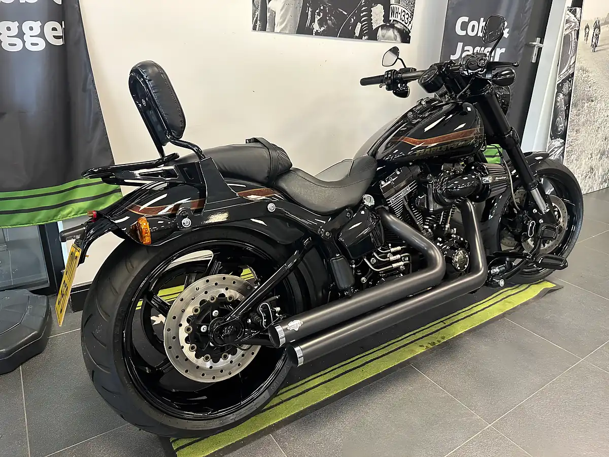 Used 2017 Harley-Davidson Cvo Fxsbe Breakout Breakout Black - Interior and Exterior details 2