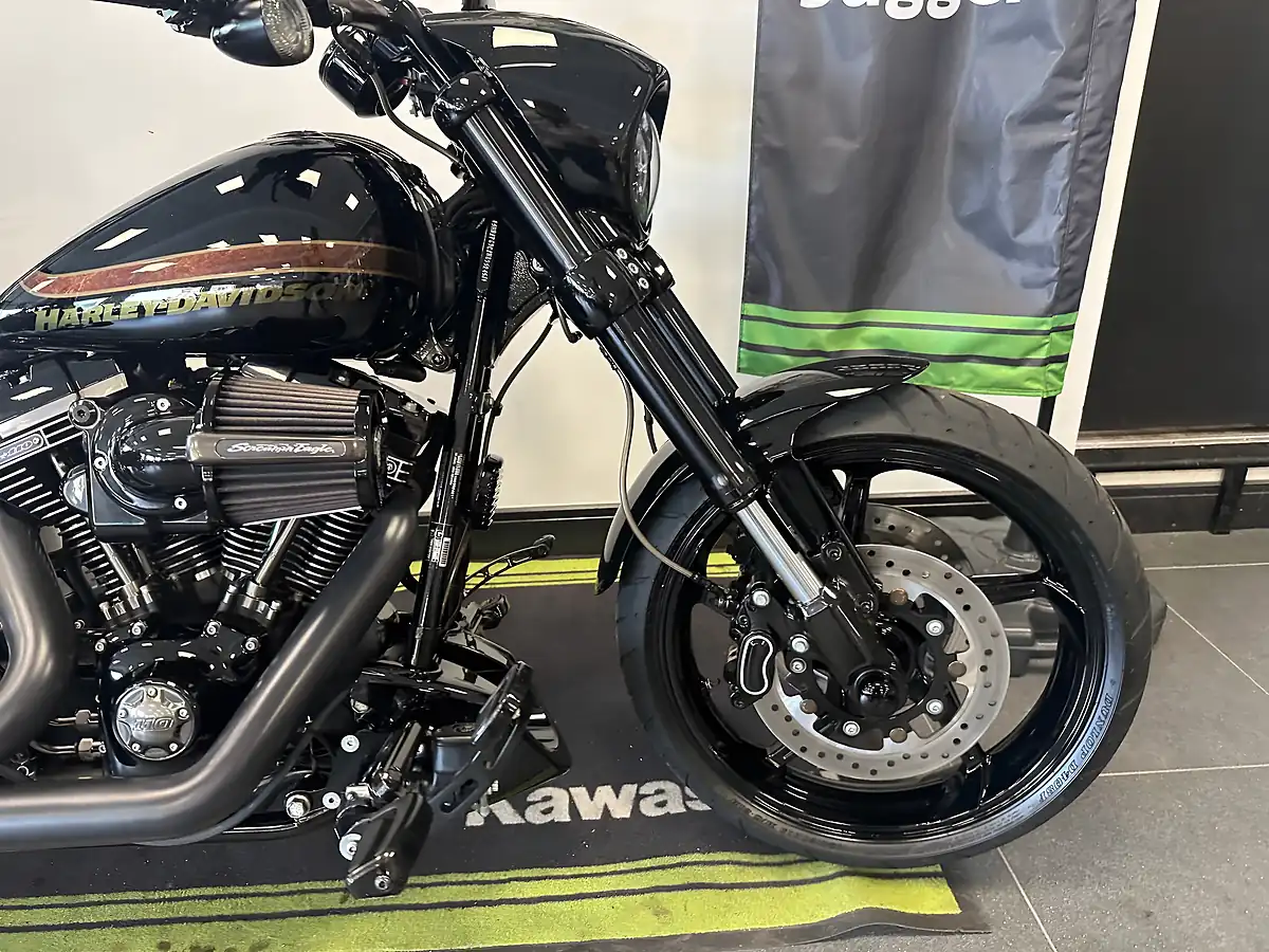 Used 2017 Harley-Davidson Cvo Fxsbe Breakout Breakout Black - Interior and Exterior details 8