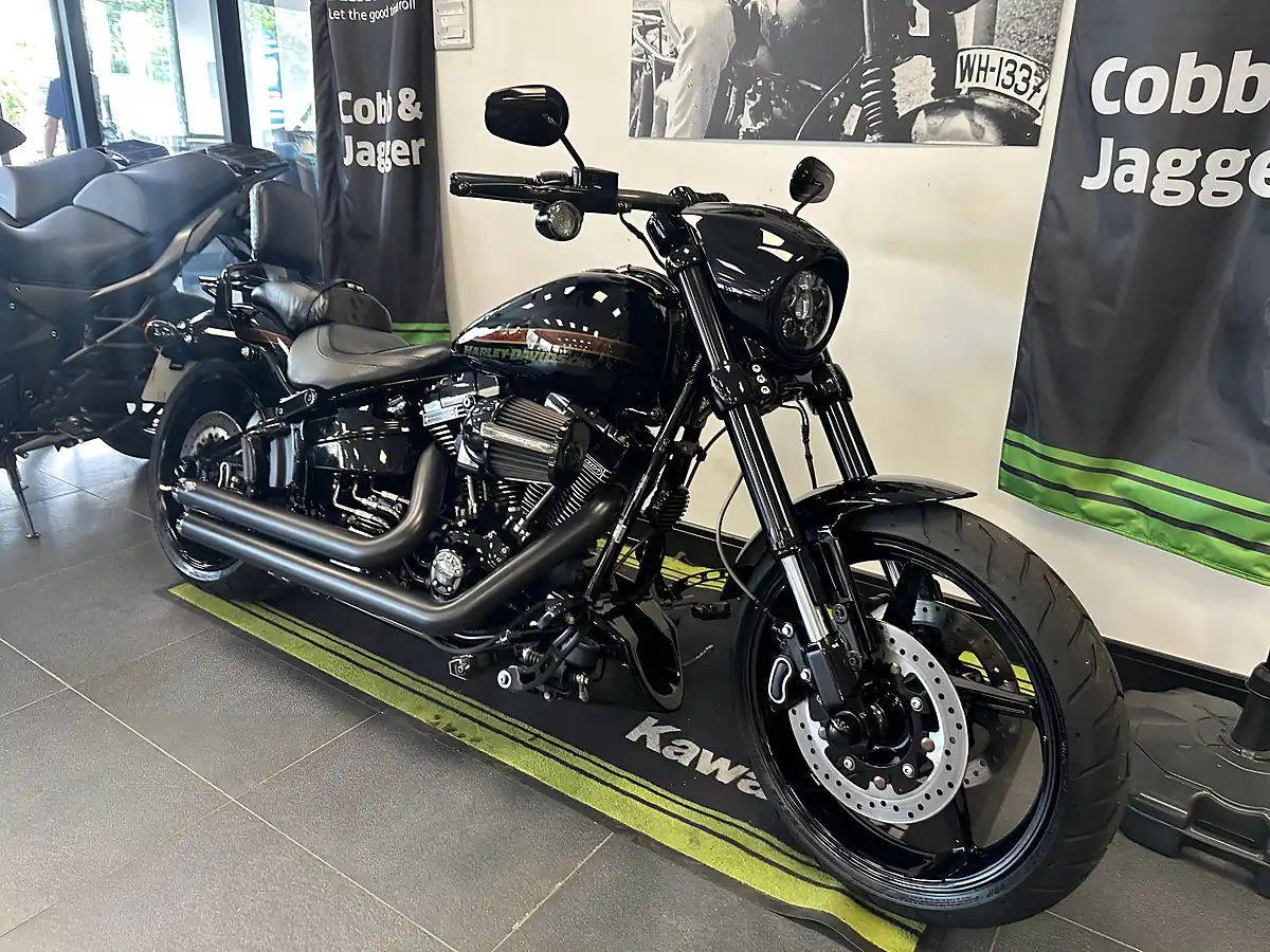 Used 2017 Harley-Davidson Cvo Fxsbe Breakout Breakout Black - Interior and Exterior details 9