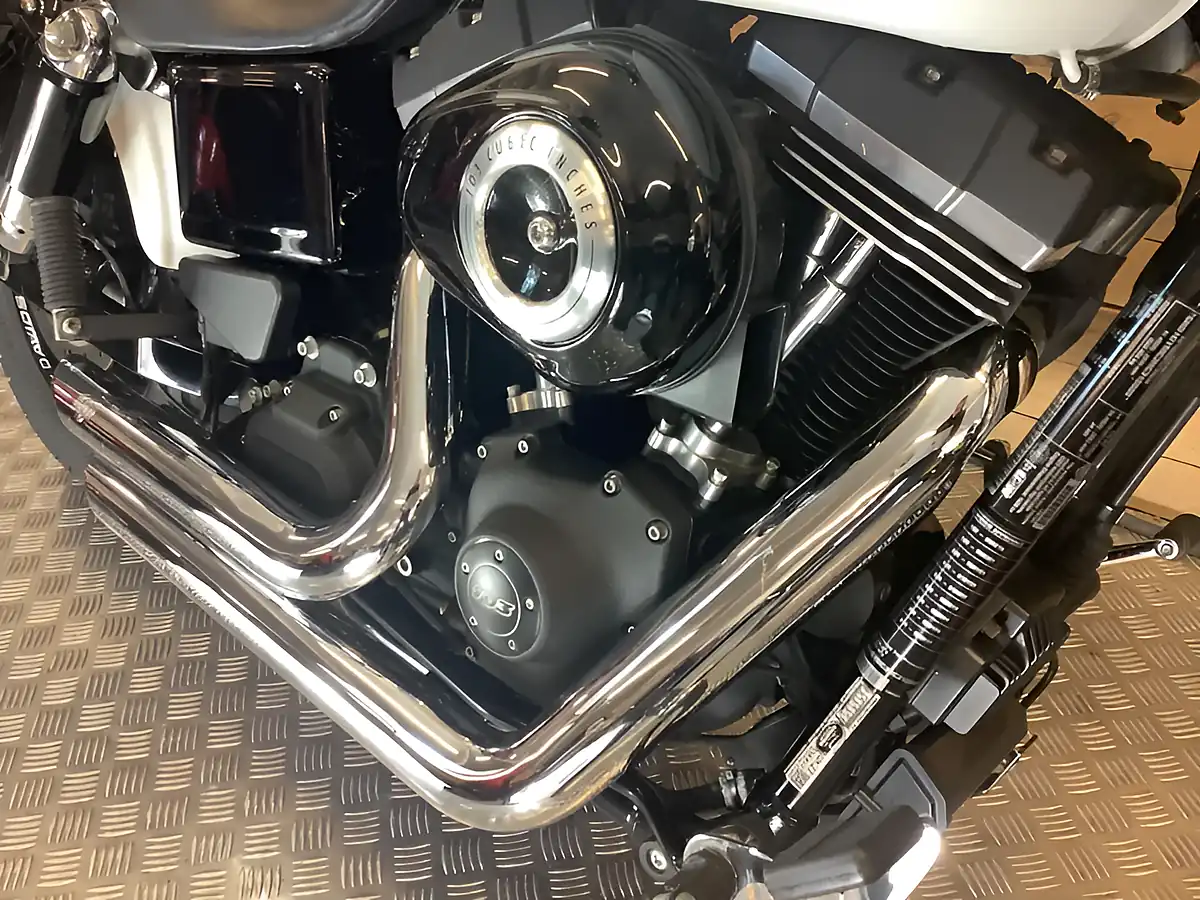 Used 2017 Harley-Davidson Dyna Fat Bob White - Interior and Exterior details 13