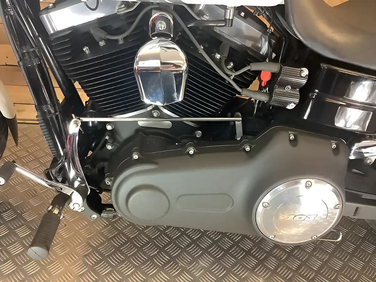 Used 2017 Harley-Davidson Dyna Fat Bob White - Interior and Exterior details 15