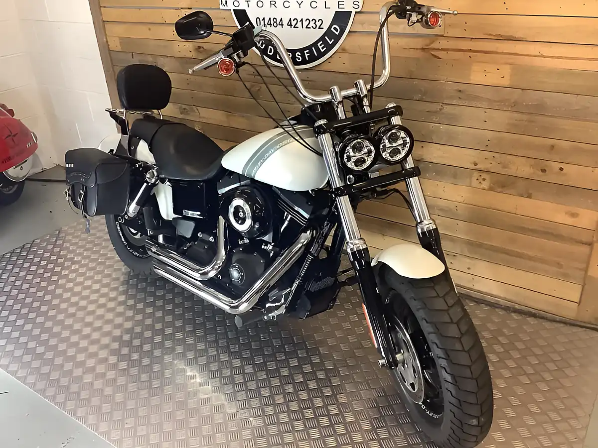 Used 2017 Harley-Davidson Dyna Fat Bob White - Interior and Exterior details 5