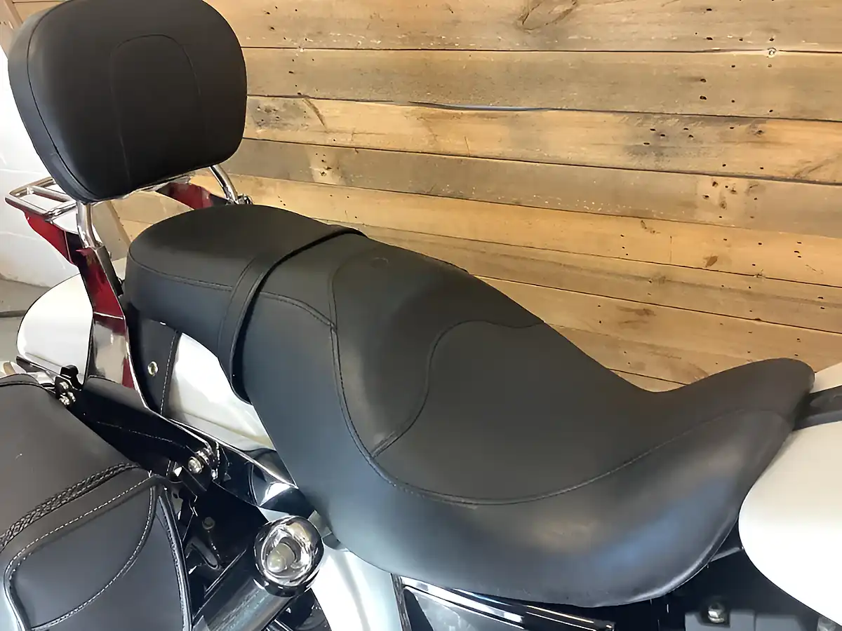 Used 2017 Harley-Davidson Dyna Fat Bob White - Interior and Exterior details 7