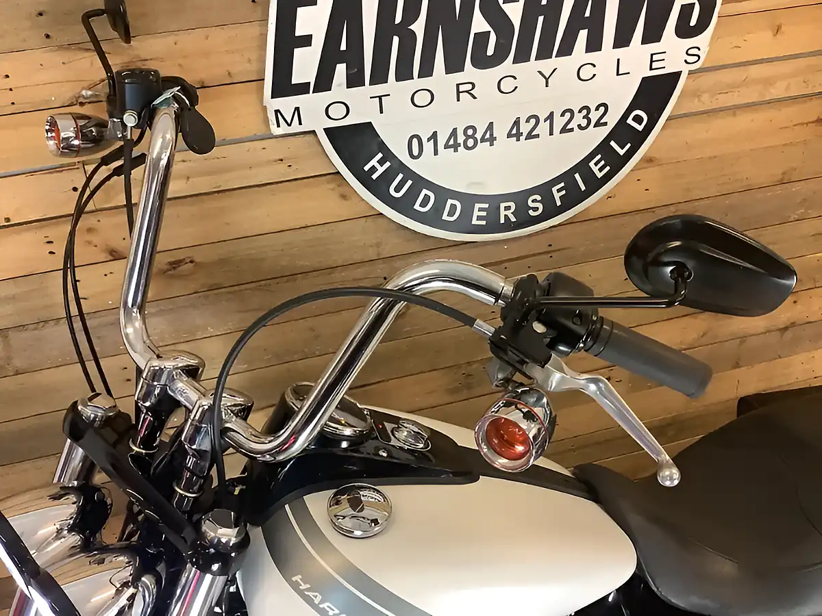 Used 2017 Harley-Davidson Dyna Fat Bob White - Interior and Exterior details 8