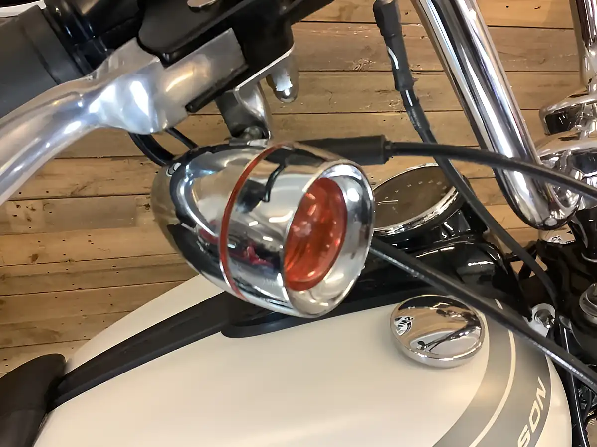 Used 2017 Harley-Davidson Dyna Fat Bob White - Interior and Exterior details 9
