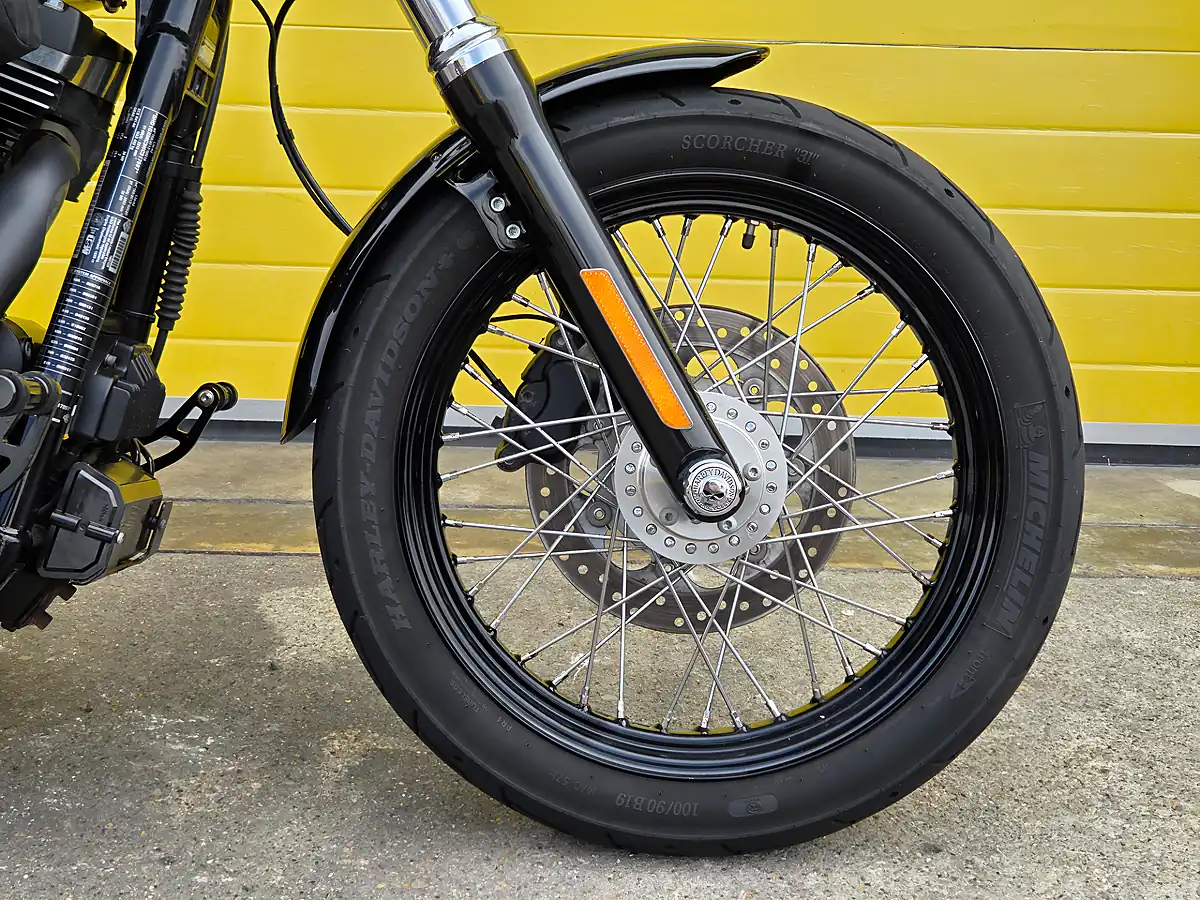 Used 2017 Harley-Davidson Dyna Street Bob Black - Interior and Exterior details 13