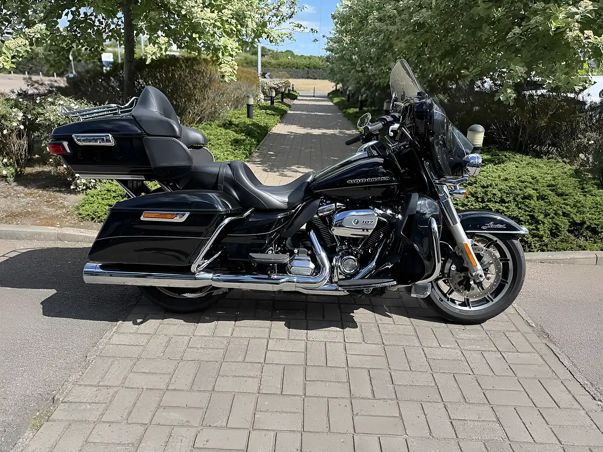 Used 2017 Harley-Davidson Flhtk Ultra Limited Black - Front View