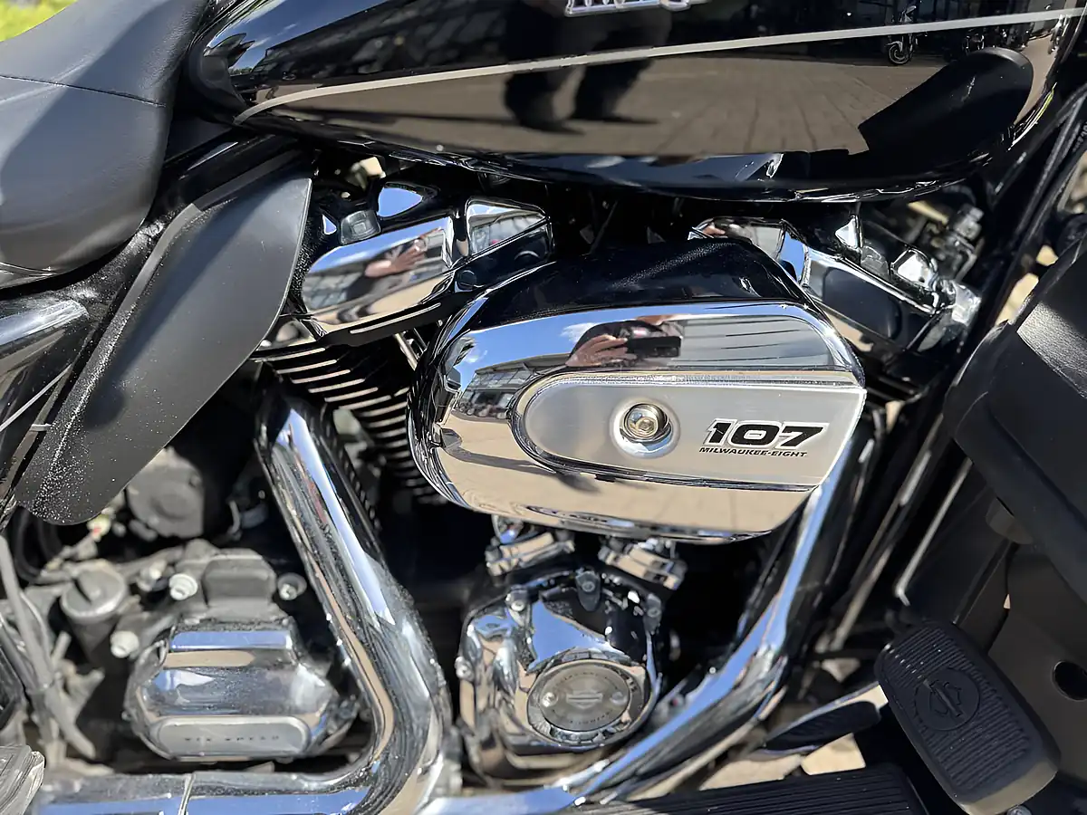 Used 2017 Harley-Davidson Flhtk Ultra Limited Black - Interior and Exterior details 10