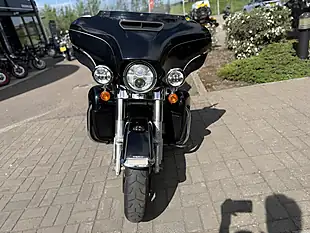 Used 2017 Harley-Davidson Flhtk Ultra Limited Black - Interior and Exterior details 4