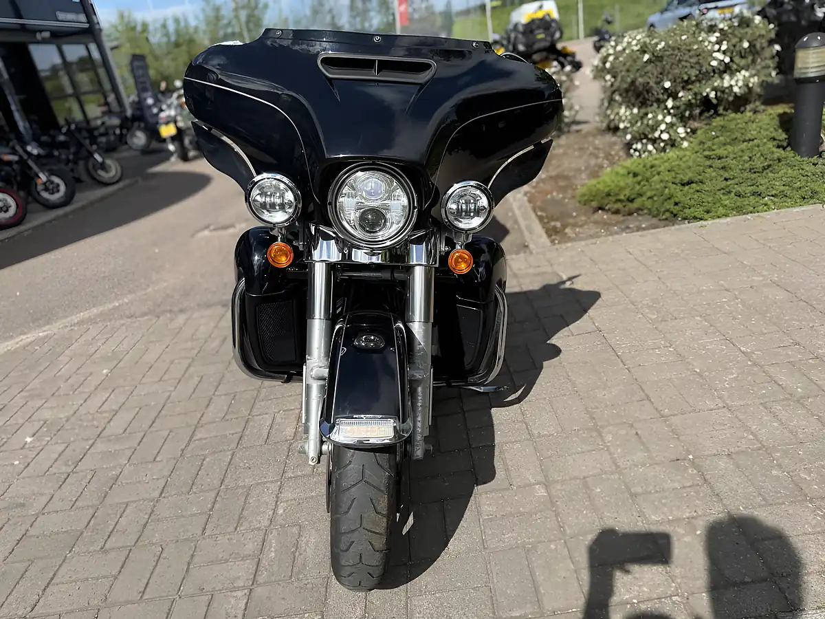 Used 2017 Harley-Davidson Flhtk Ultra Limited Black - Interior and Exterior details 4