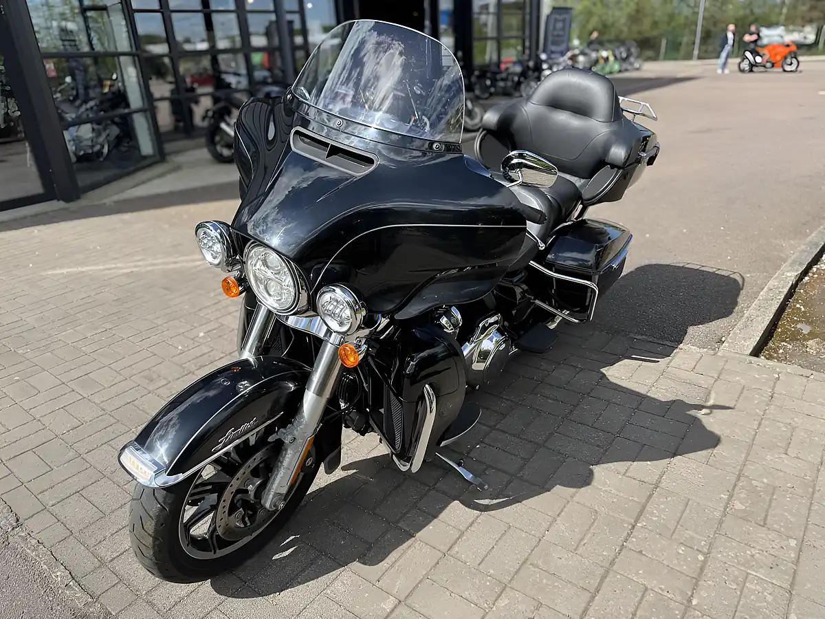 Used 2017 Harley-Davidson Flhtk Ultra Limited Black - Interior and Exterior details 5