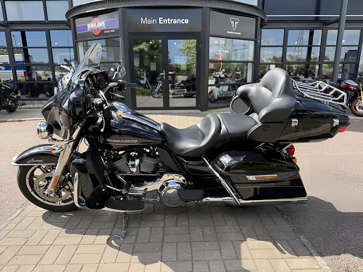 Used 2017 Harley-Davidson Flhtk Ultra Limited Black - Interior and Exterior details 6