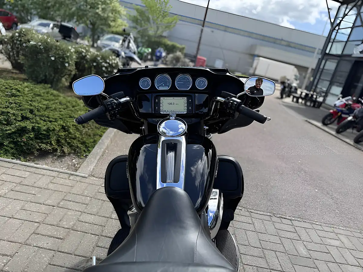 Used 2017 Harley-Davidson Flhtk Ultra Limited Black - Interior and Exterior details 9