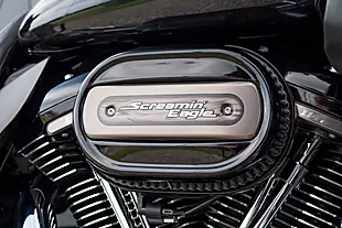 Used 2017 Harley-Davidson Street Glide Cvo Dark Slate Candy/Arctic Black - Interior and Exterior details 10