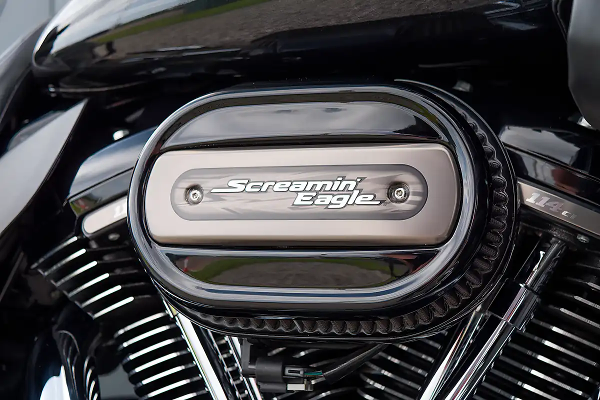 Used 2017 Harley-Davidson Street Glide Cvo Dark Slate Candy/Arctic Black - Interior and Exterior details 10