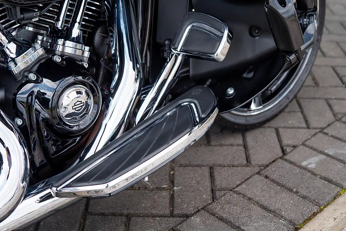 Used 2017 Harley-Davidson Street Glide Cvo Dark Slate Candy/Arctic Black - Interior and Exterior details 11