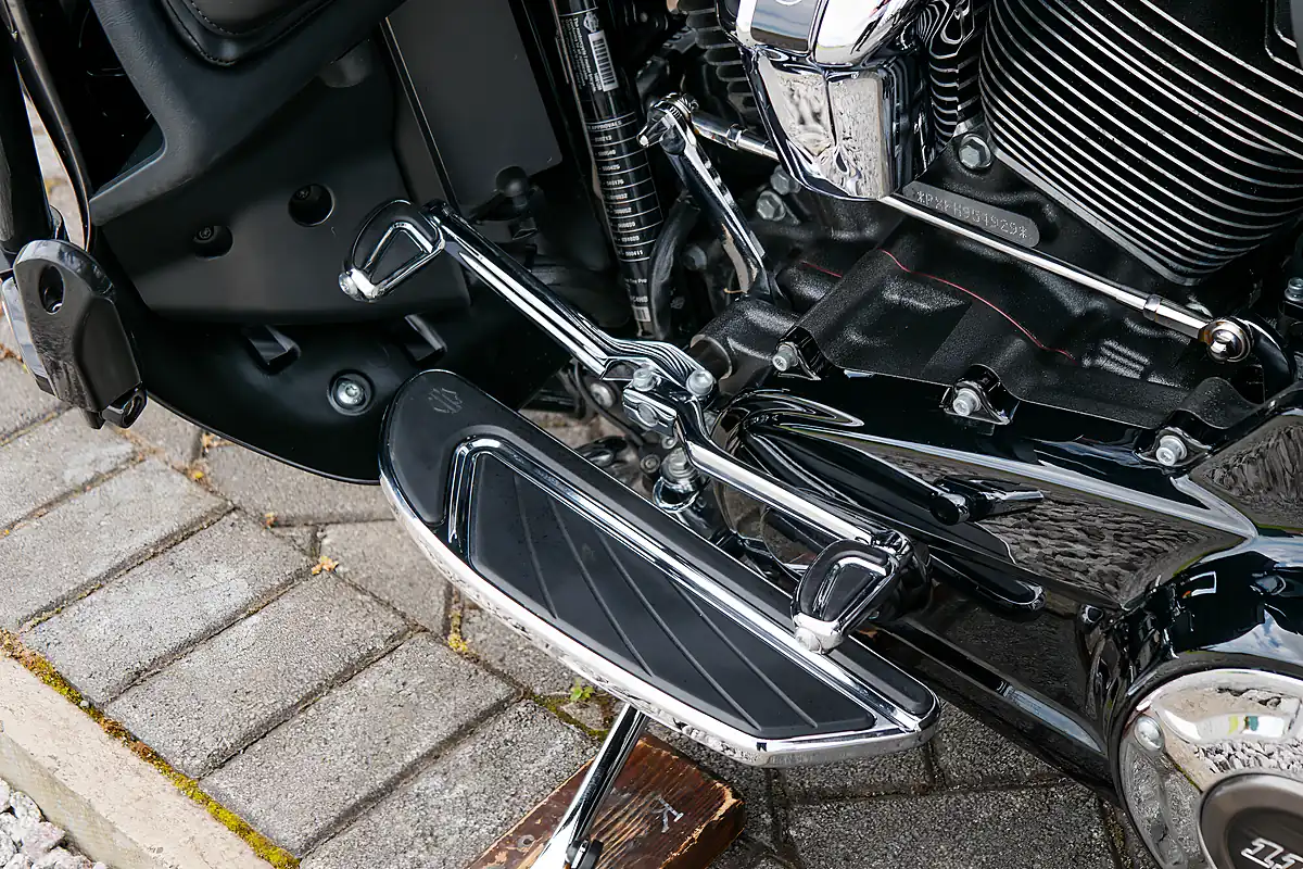 Used 2017 Harley-Davidson Street Glide Cvo Dark Slate Candy/Arctic Black - Interior and Exterior details 16