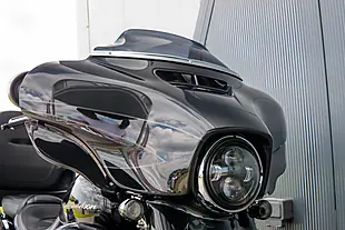 Used 2017 Harley-Davidson Street Glide Cvo Dark Slate Candy/Arctic Black - Interior and Exterior details 9