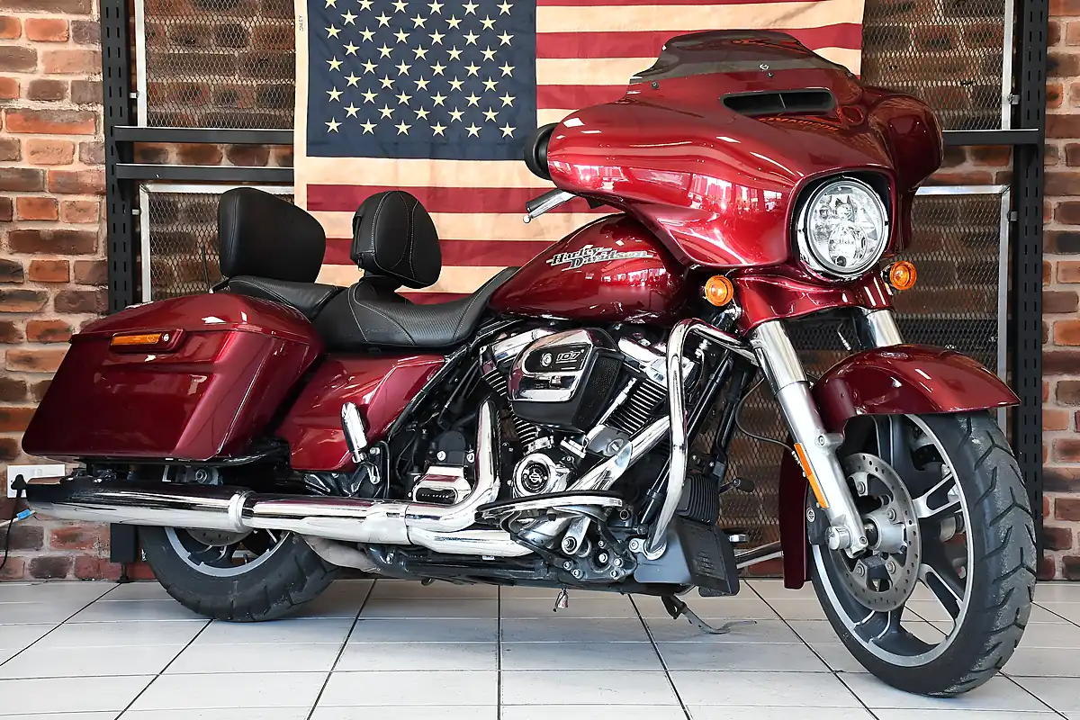 Used 2017 Harley-Davidson Touring Flhxs Street Glide Special Red - Front View