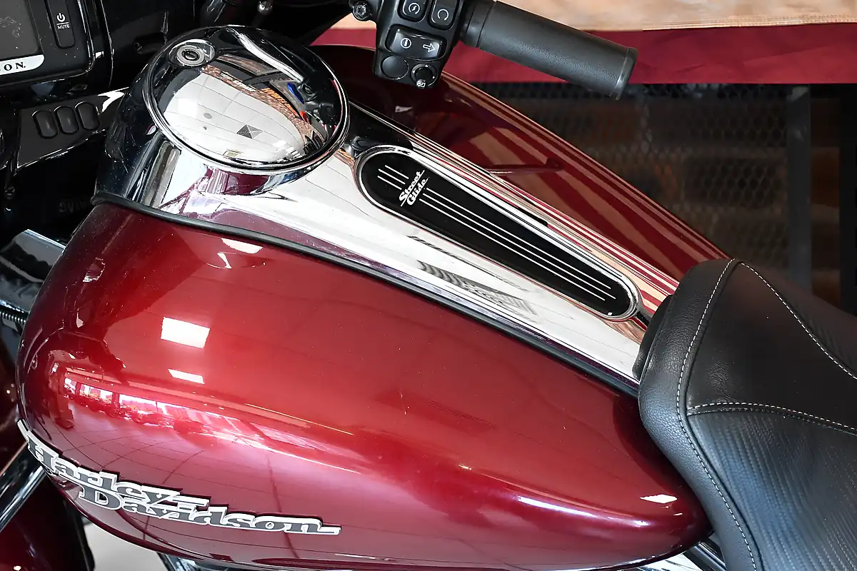 Used 2017 Harley-Davidson Touring Flhxs Street Glide Special Red - Interior and Exterior details 10