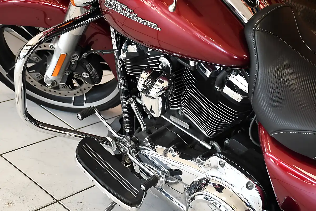 Used 2017 Harley-Davidson Touring Flhxs Street Glide Special Red - Interior and Exterior details 11