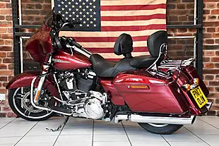 Used 2017 Harley-Davidson Touring Flhxs Street Glide Special Red - Interior and Exterior details 12