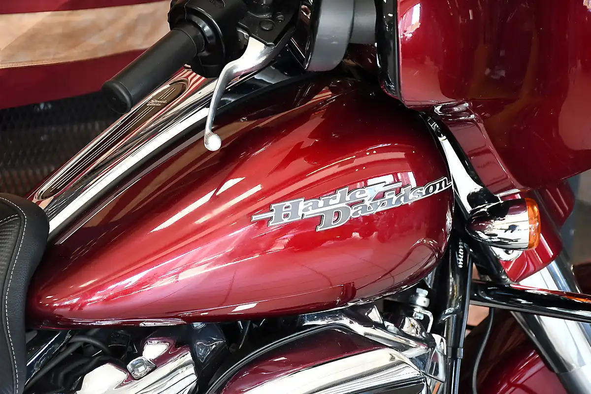 Used 2017 Harley-Davidson Touring Flhxs Street Glide Special Red - Interior and Exterior details 2