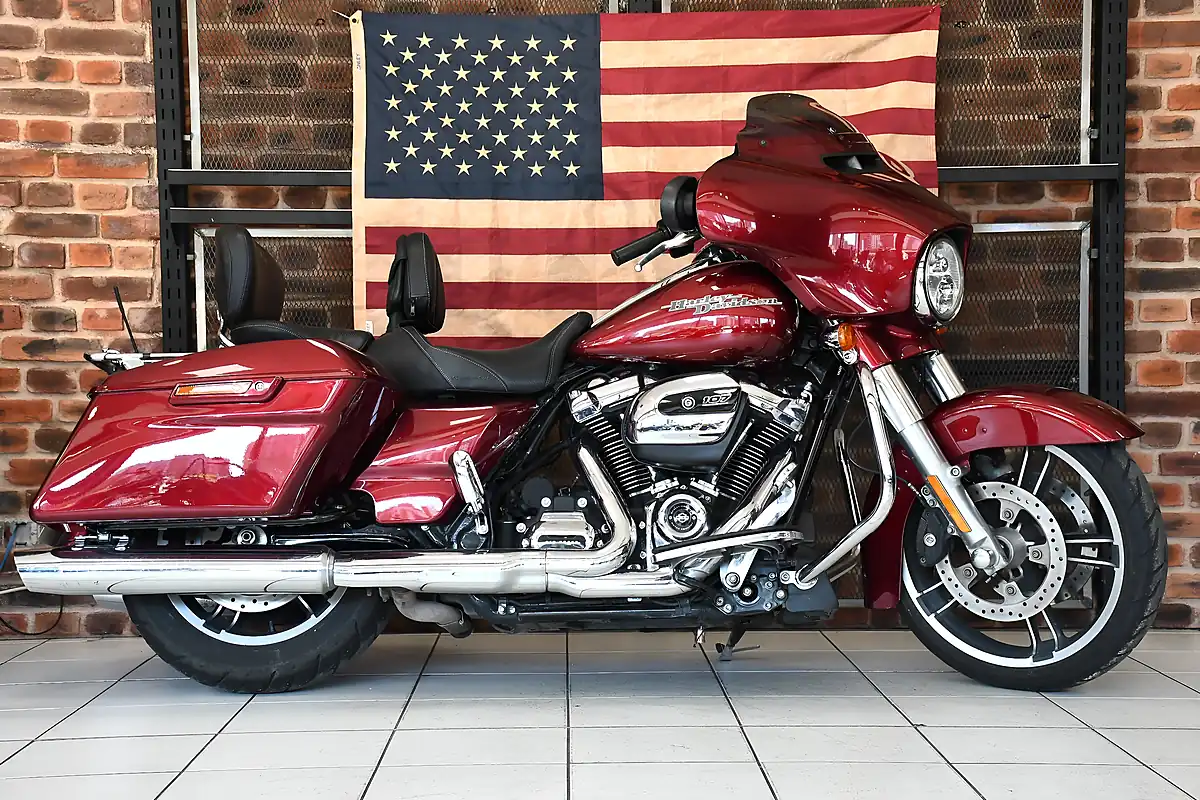 Used 2017 Harley-Davidson Touring Flhxs Street Glide Special Red - Interior and Exterior details 6