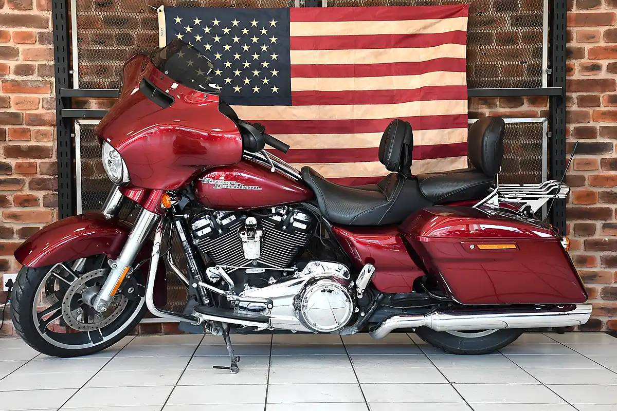 Used 2017 Harley-Davidson Touring Flhxs Street Glide Special Red - Interior and Exterior details 7