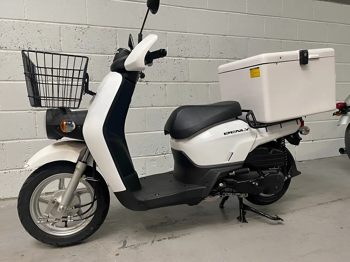 Used 2017 Honda Benly 110 White - Interior and Exterior details 11
