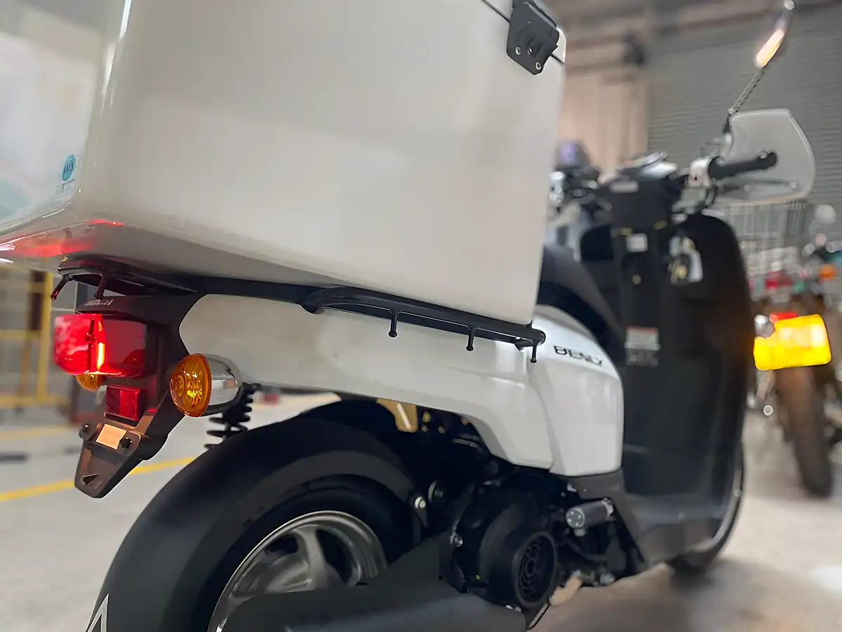 Used 2017 Honda Benly 110 White - Interior and Exterior details 13