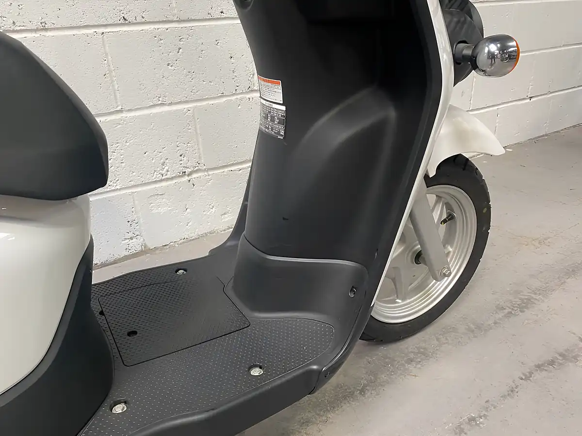 Used 2017 Honda Benly 110 White - Interior and Exterior details 19