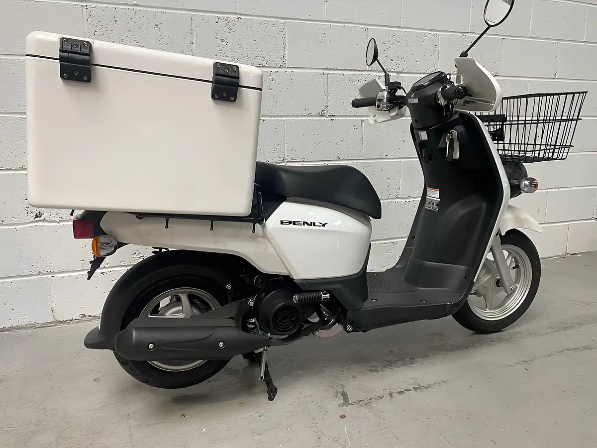 Used 2017 Honda Benly 110 White - Interior and Exterior details 5
