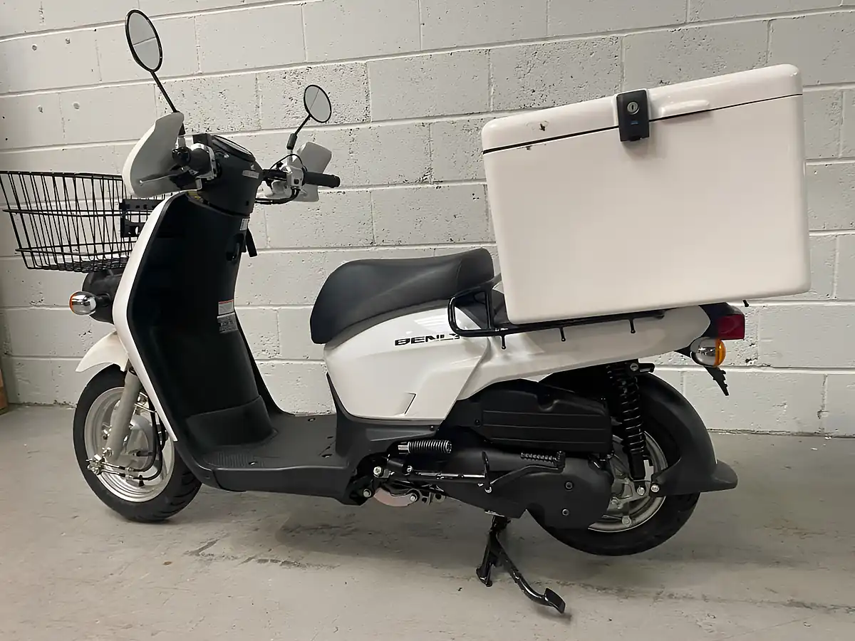 Used 2017 Honda Benly 110 White - Interior and Exterior details 7