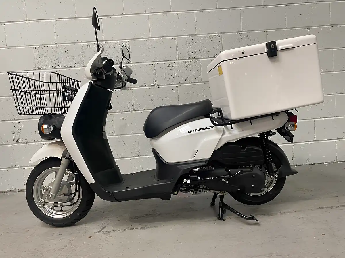 Used 2017 Honda Benly 110 White - Interior and Exterior details 9