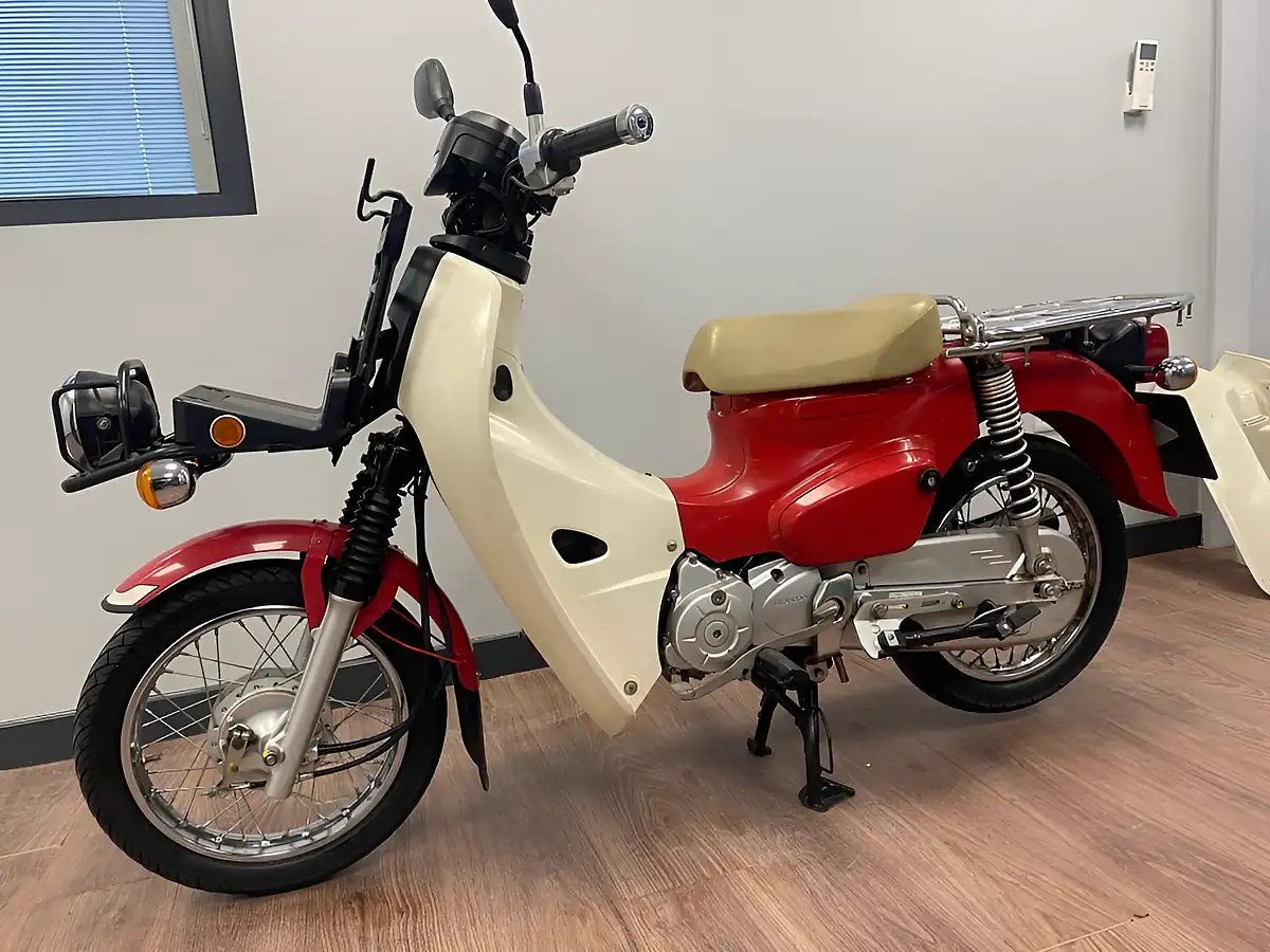 Used 2017 Honda C110 Pro Post Office Red - Interior and Exterior details 5