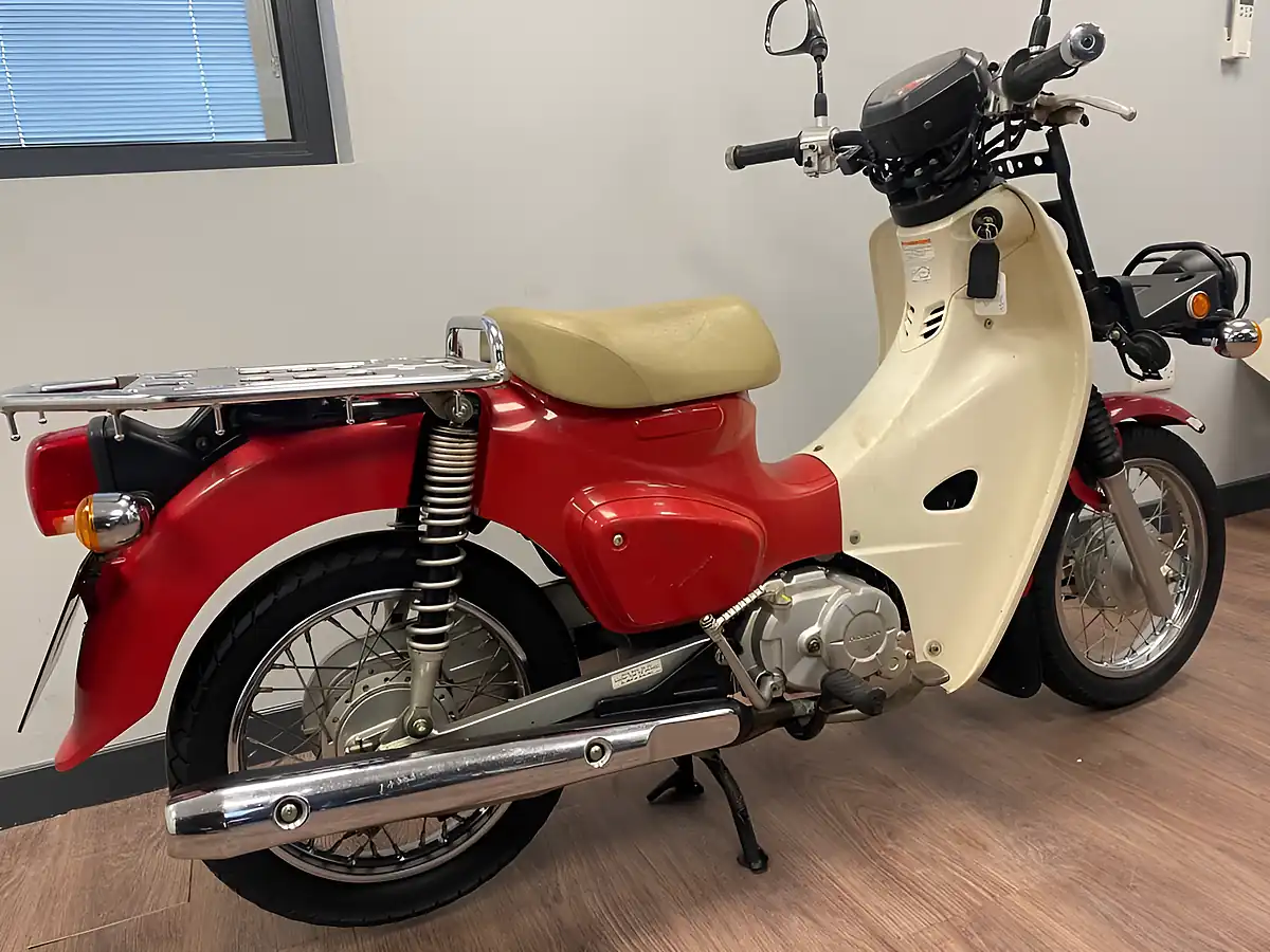 Used 2017 Honda C110 Pro Post Office Red - Interior and Exterior details 7