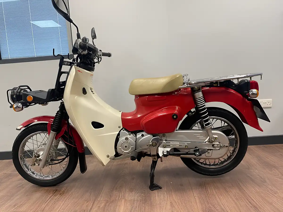 Used 2017 Honda C110 Pro Post Office Red - Interior and Exterior details 9