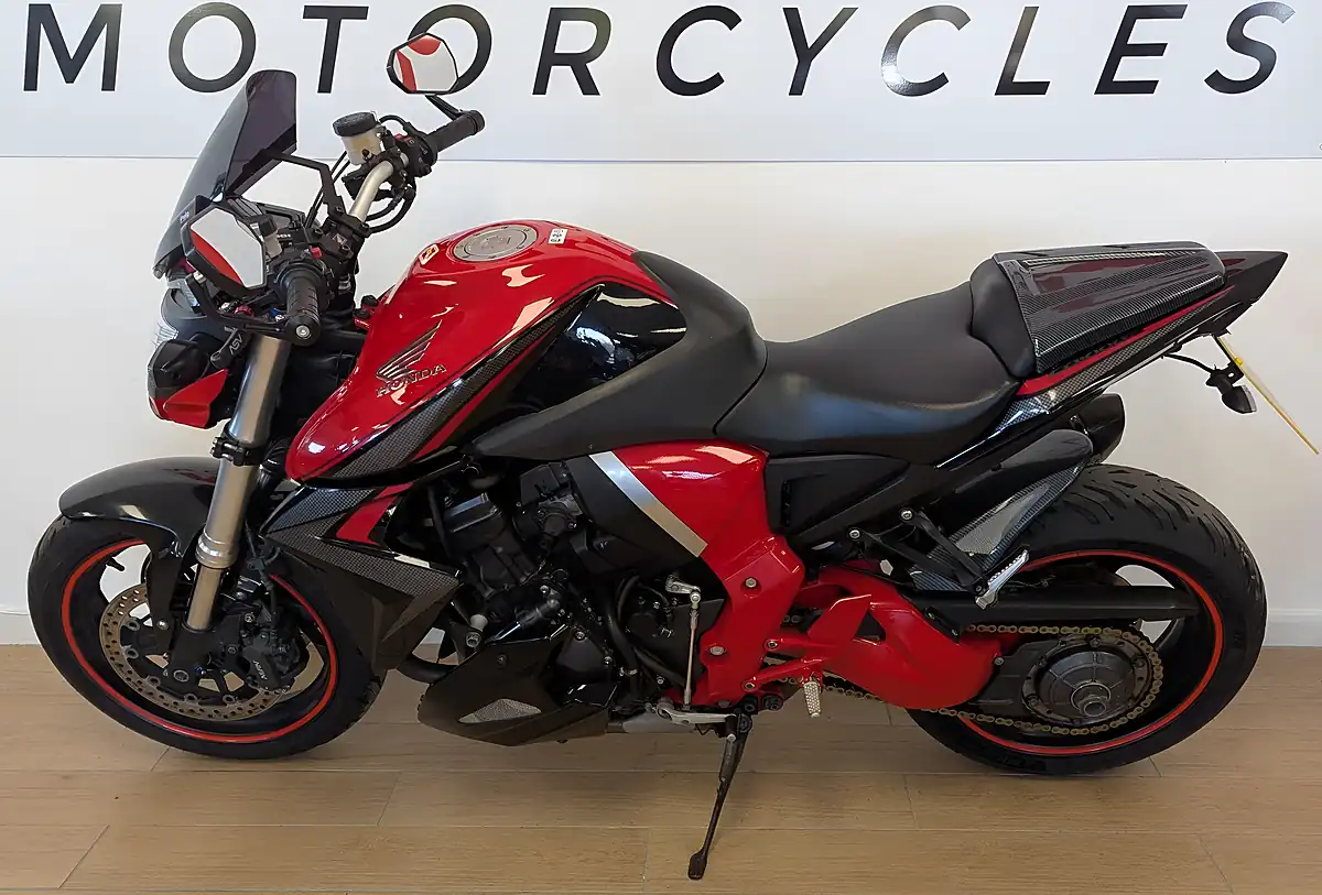 Used 2017 Honda CB1000R Red - Interior and Exterior details 3