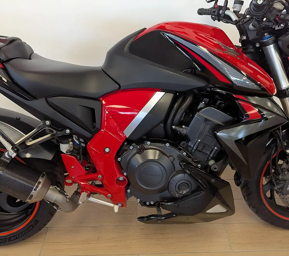 Used 2017 Honda CB1000R Red - Interior and Exterior details 6